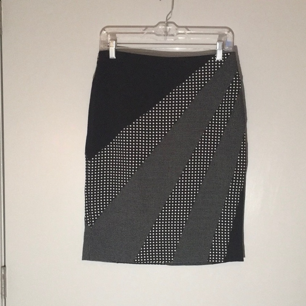 Black and white printed pencil skirt - size 4